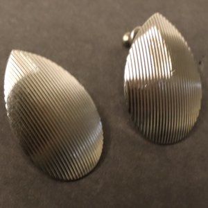 Women's Silver Tone Post Earrings Size OS